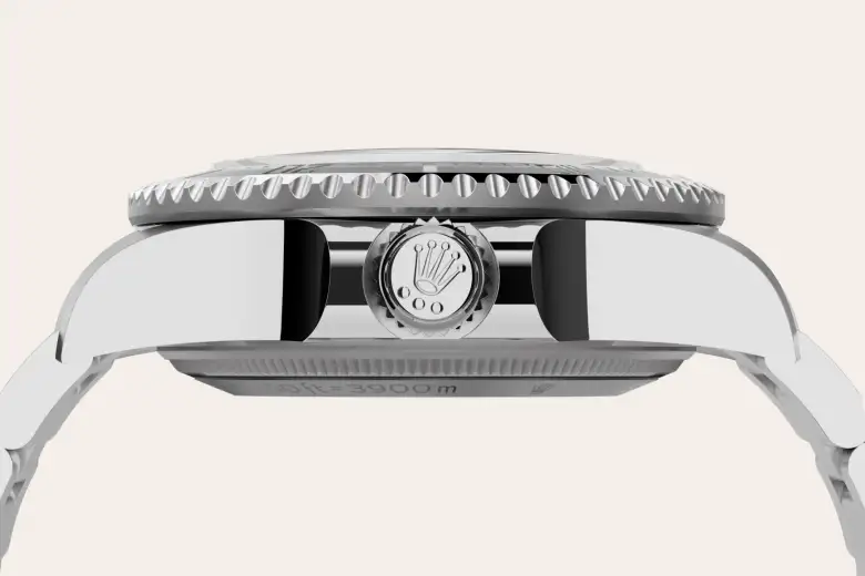 rolex M136660-0005   - La lunetta in ceramica e l’indicazione luminescente