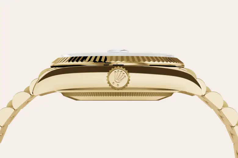 Rolex M128238-0045 - The champagne-colored dial