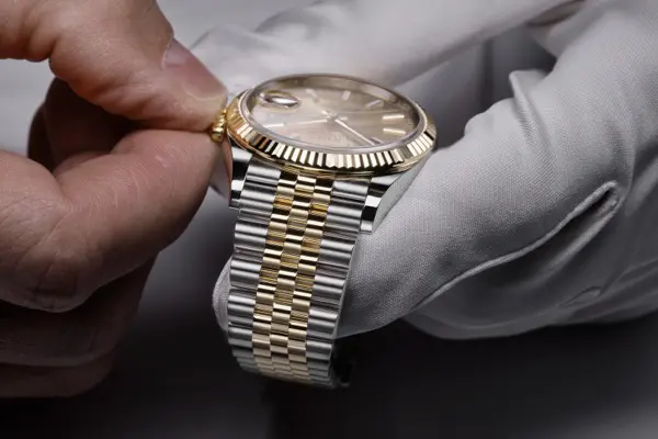 Manutenzione Rolex presso Manì Boutique, rivenditore Autorizzato Rolex a Sassari