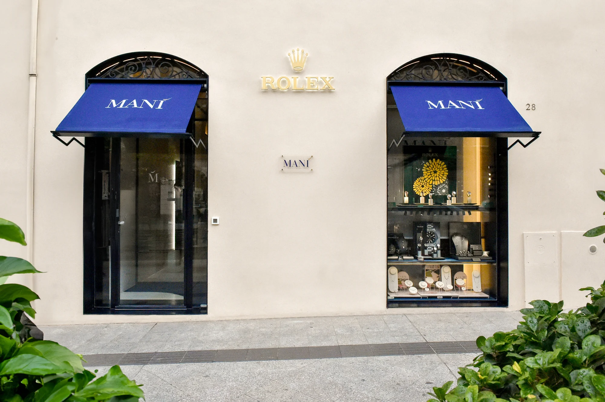 Esterno di Manì Boutique in Via Roma a Sassari